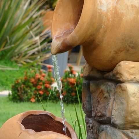 Aménagement extérieur, vase fontaine